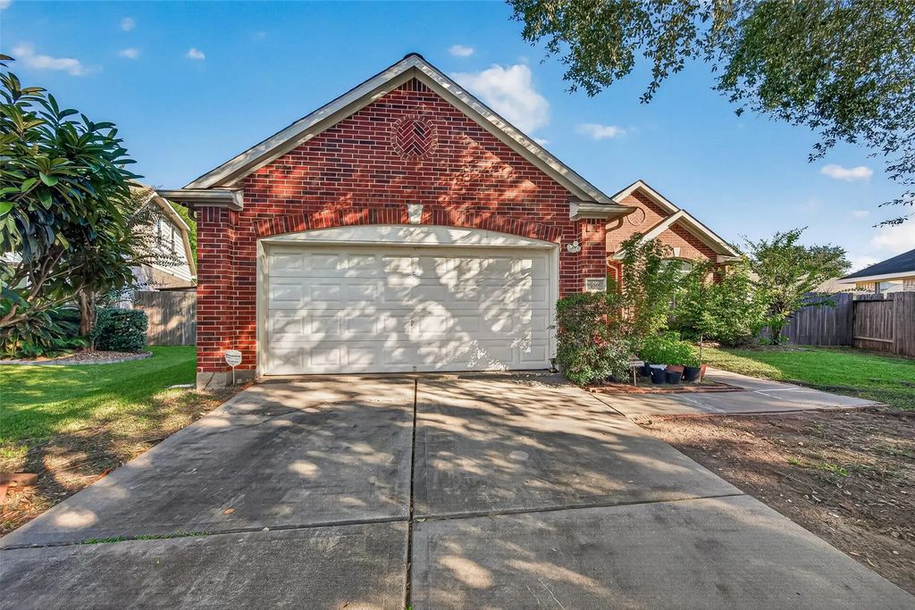 14806 Fletcher Bridge Court, Sugar Land