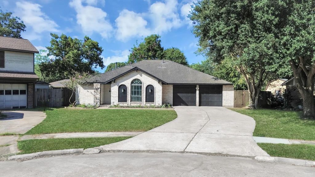 5018 Groveton Lane, Pearland