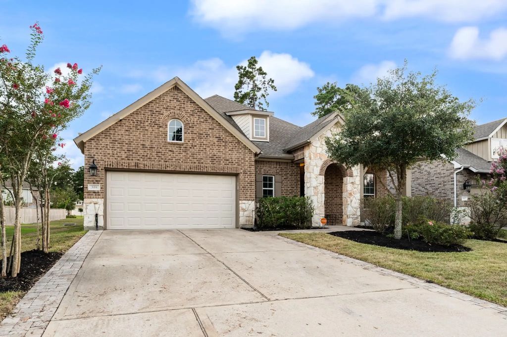 359 Skyline Ridge Drive, Conroe