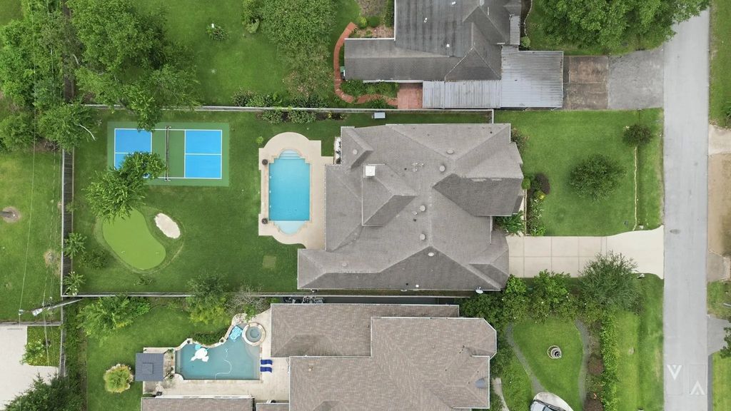1510 Whispering Pines Drive, Houston