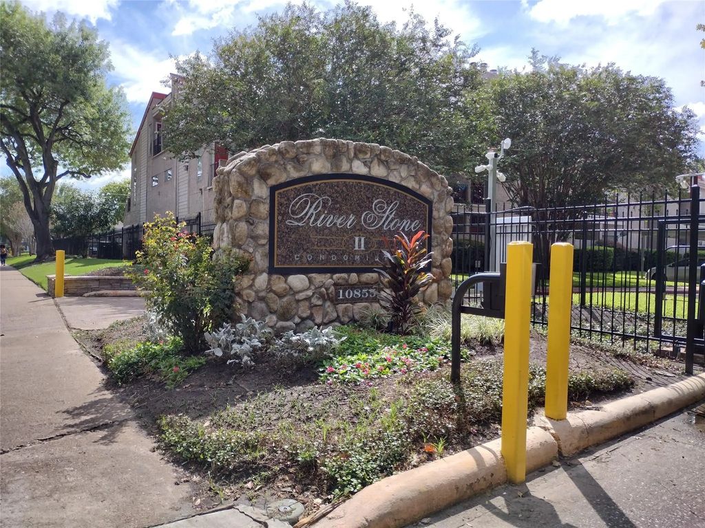 10855 Meadowglen Lane 601, Houston