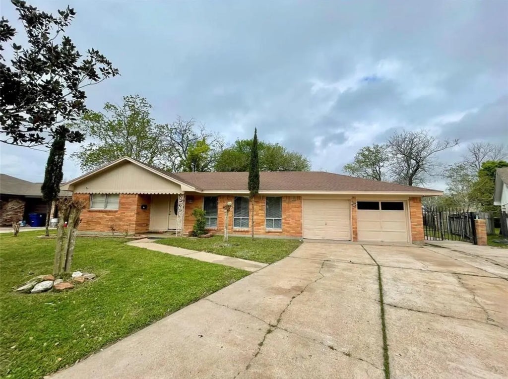 7202 Meadowlark Lane, Texas City