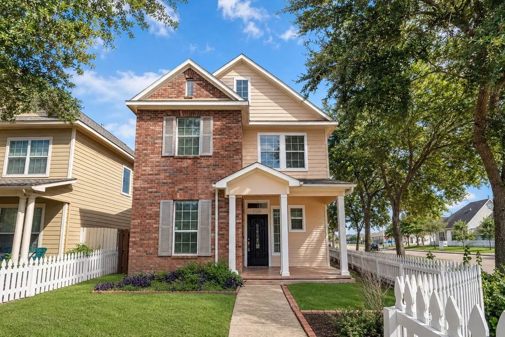 7143 Sun Village Drive, Houston