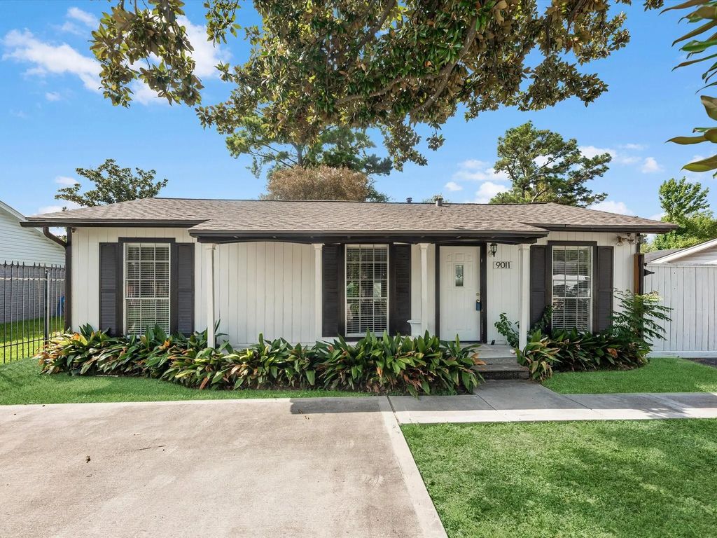 9011 Kerrwood Lane, Houston
