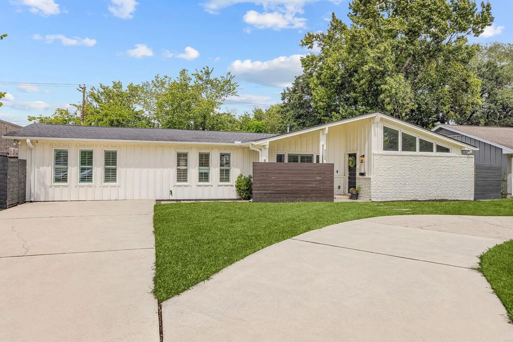 5250 Beechnut Street, Houston
