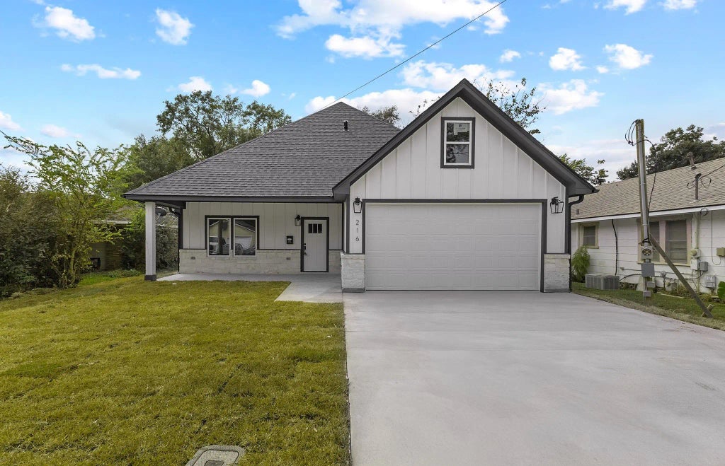 214 S 14th 1/2 St, Nederland