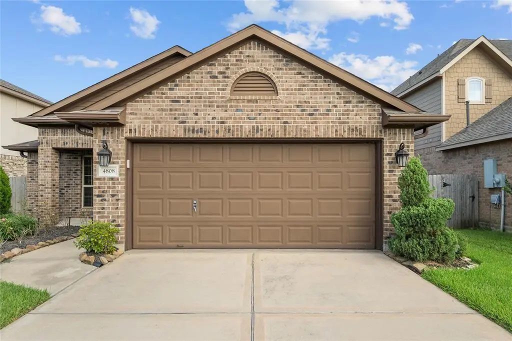 4808 Ladona Court, League City