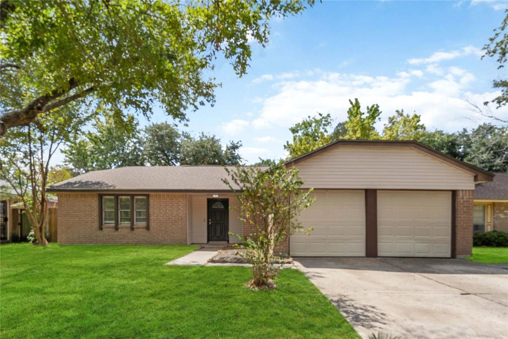 13611 Montaigne Drive, Houston