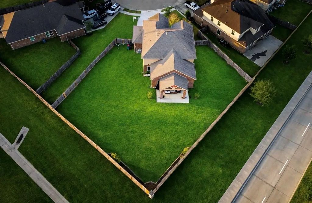 8606 Morning Dove Lane, Baytown