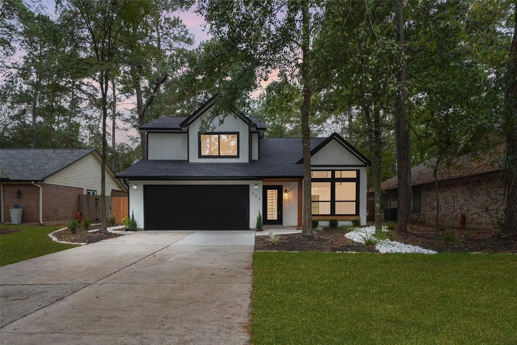 203 S Pathfinders Circle, The Woodlands