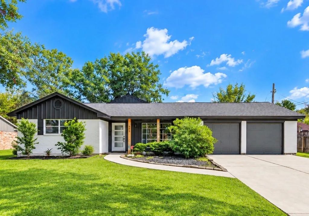 910 Cedar Lane, El Lago