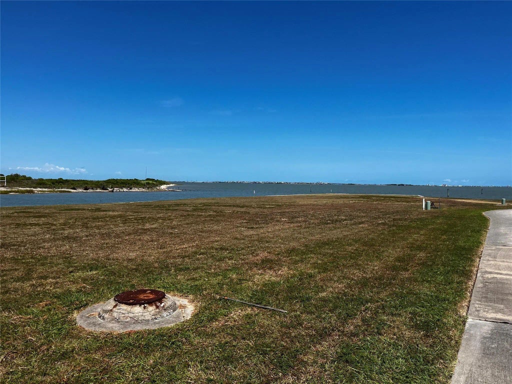 55 Water Key, Hitchcock