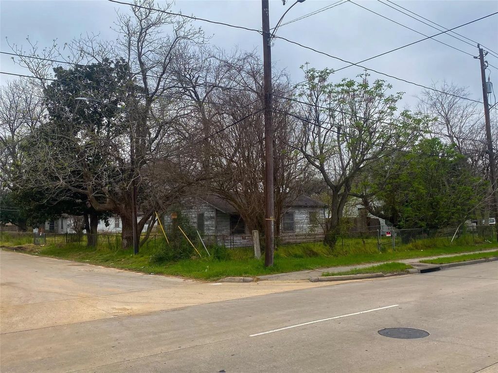 2113 S Victory Drive, Houston