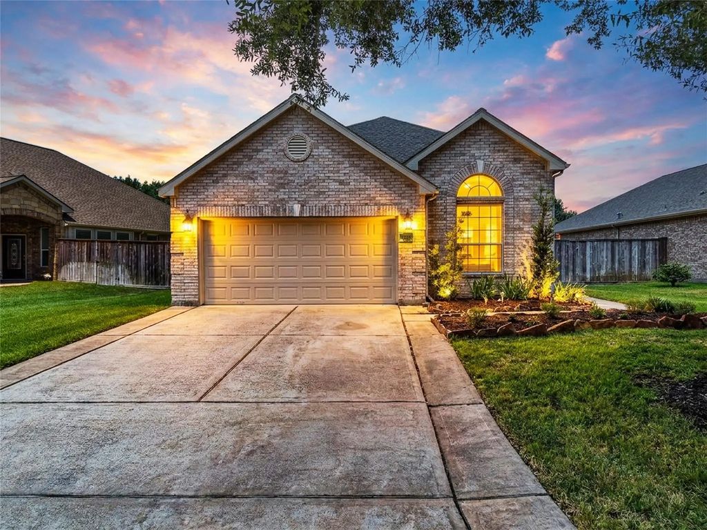 1225 N Riviera Circle, Pearland