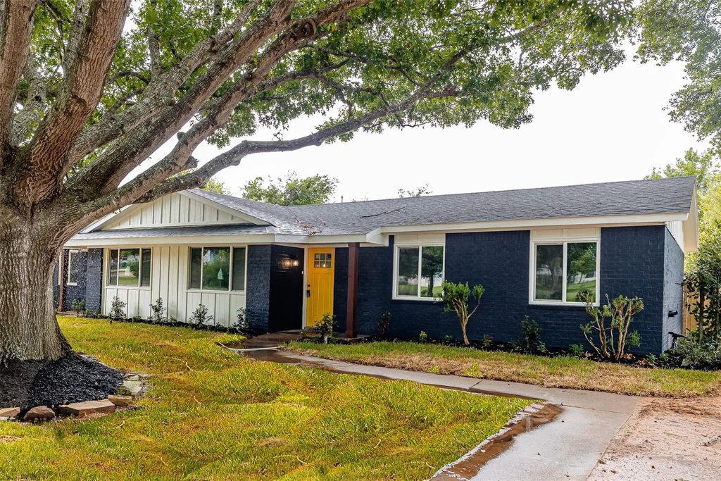 811 Matchett Street B, Brenham