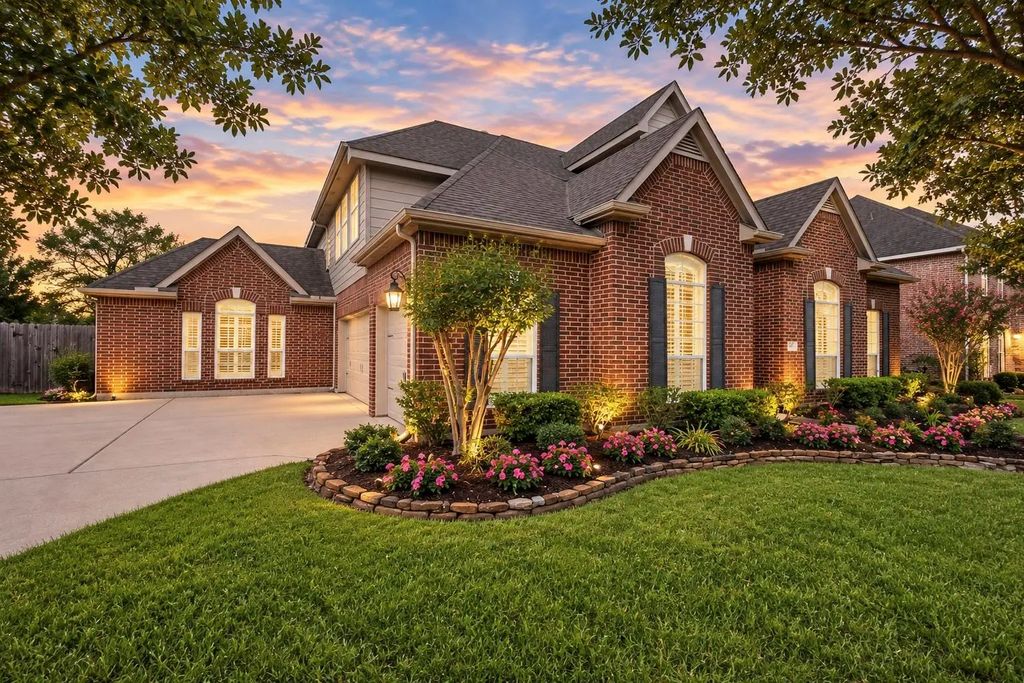 316 Falcon Lake Drive, Friendswood