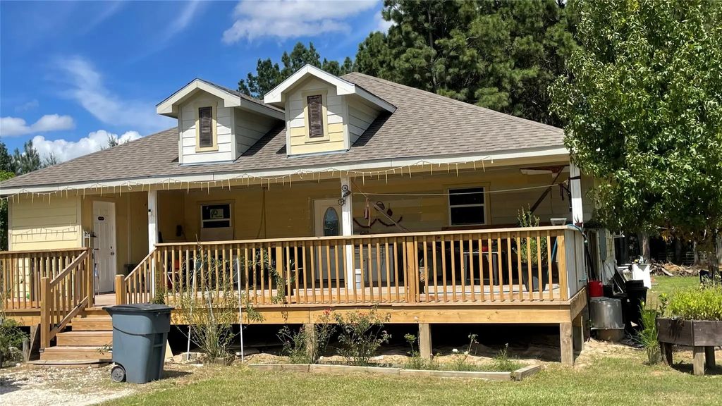 652 County Road 5005, Cleveland