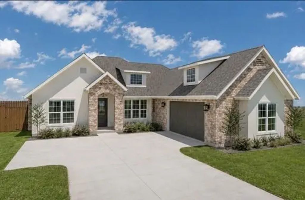 1707 Twin Oaks Circle, Brenham