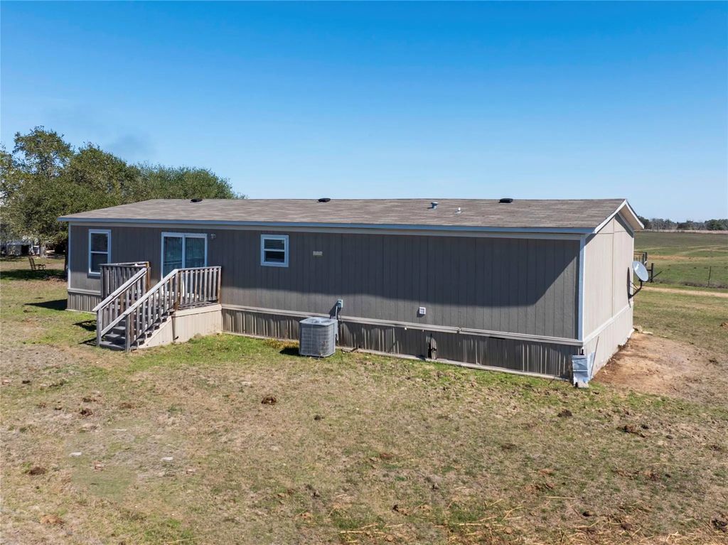 5133 W Us Highway 90, Schulenburg