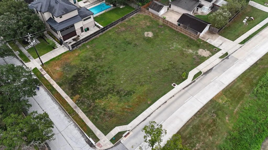 5031 Braesvalley Drive, Houston