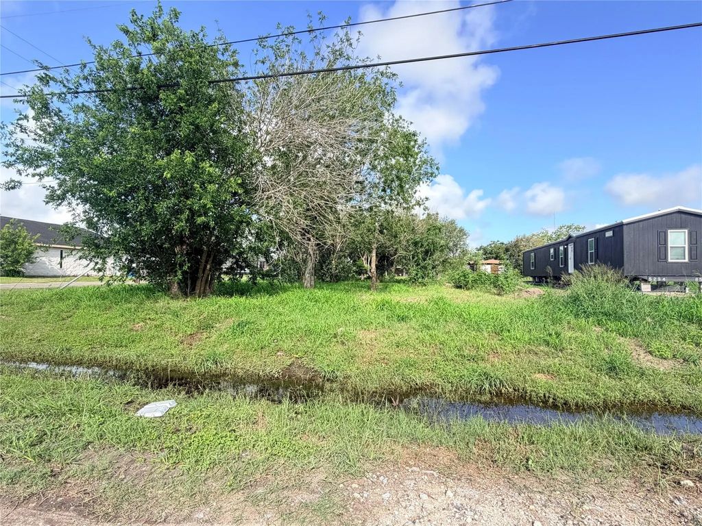 107 Shaw Street, Refugio