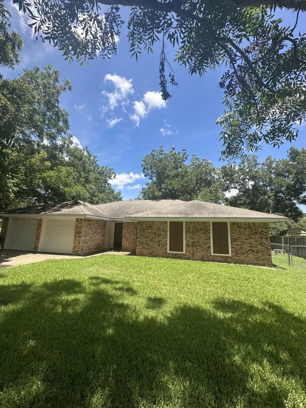 1003 Allison, Brenham
