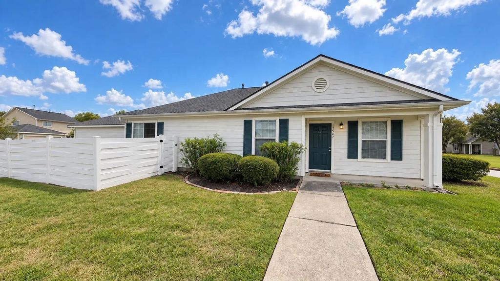 19547 Fletcher Way Drive, Houston