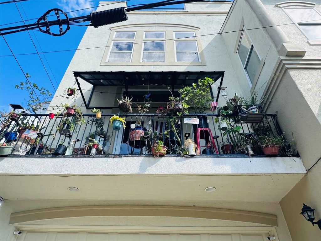 1001 Gillette Street, Houston