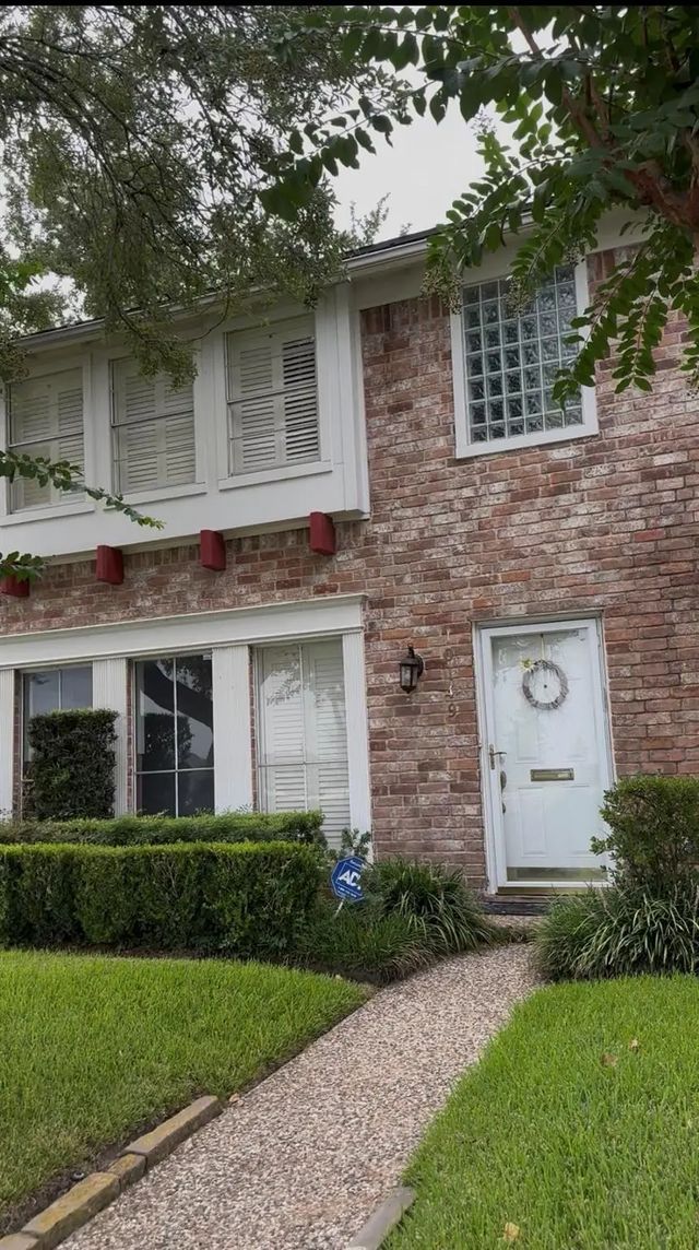 10149 Kemp Forest Drive, Houston