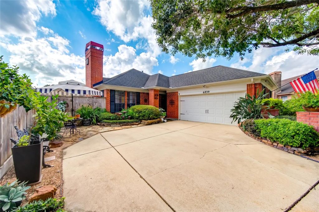 6839 Hertford Park Drive, Houston