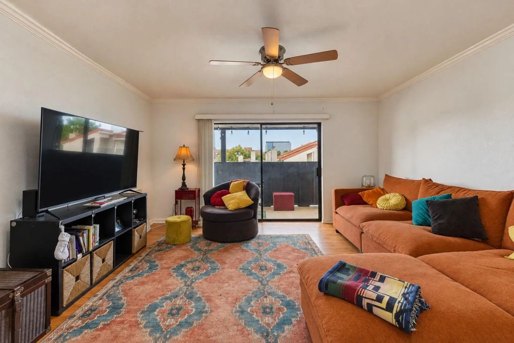 3015 Walnut Bend Lane 37, Houston