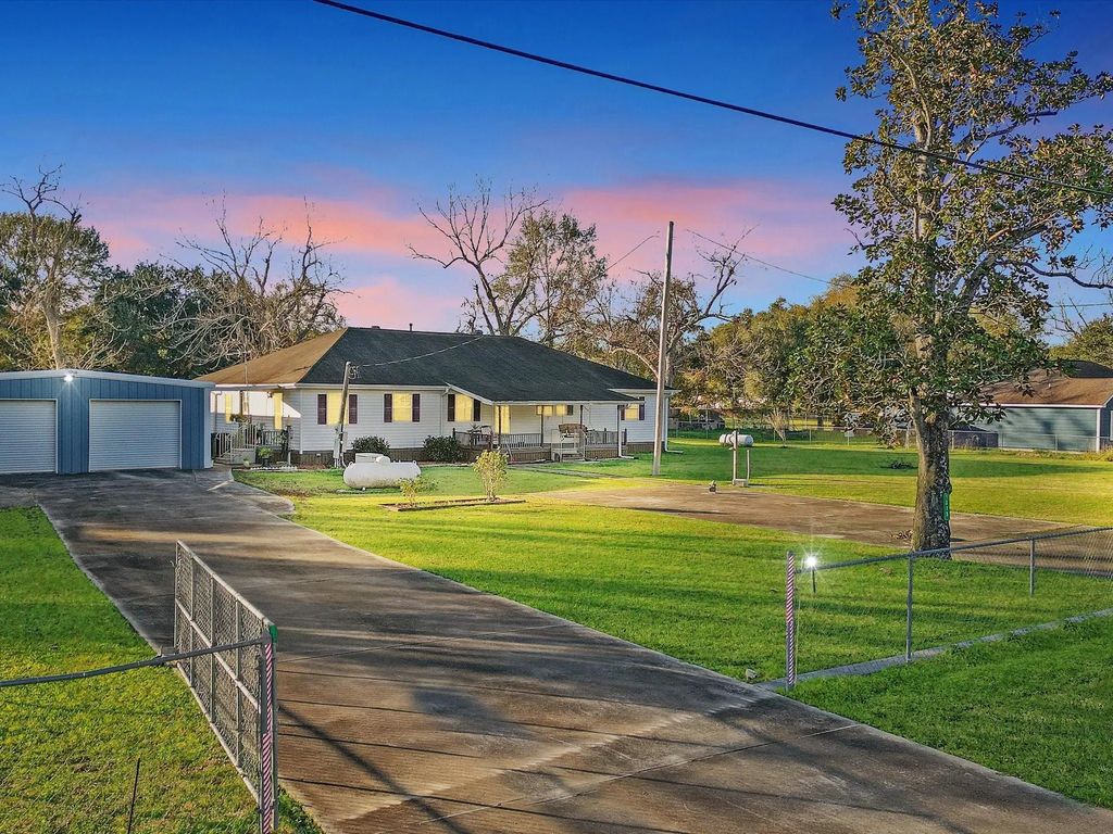 9313 State Highway 61, Hankamer