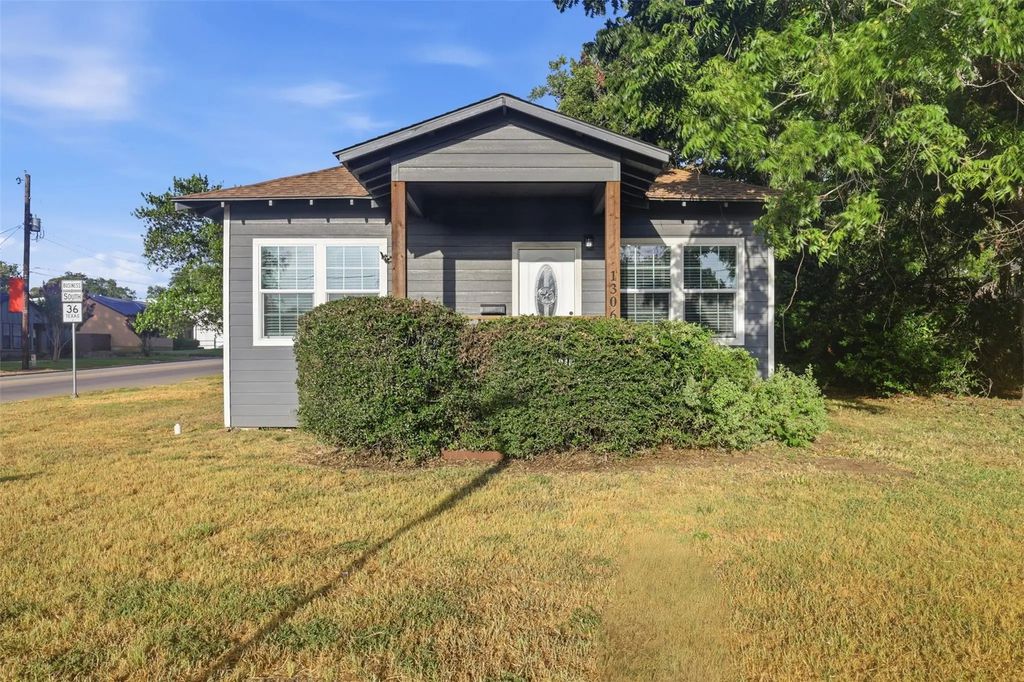 1306 S Austin, Brenham