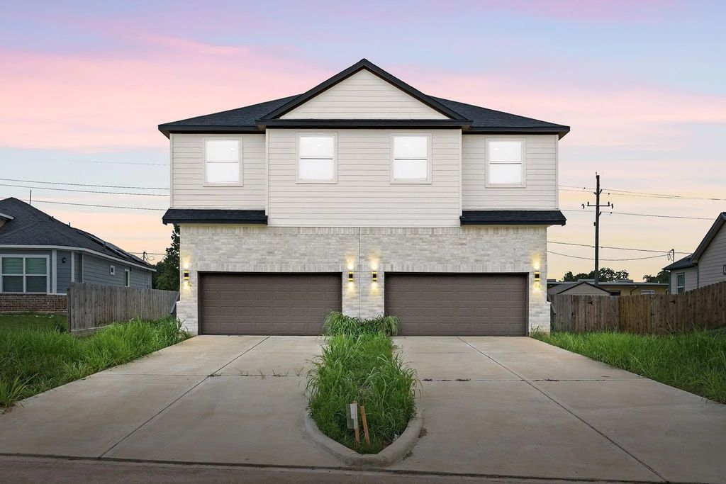 8 Donna Court B, Brookshire