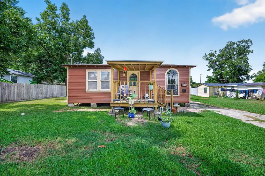 1715 W Humble Street, Baytown