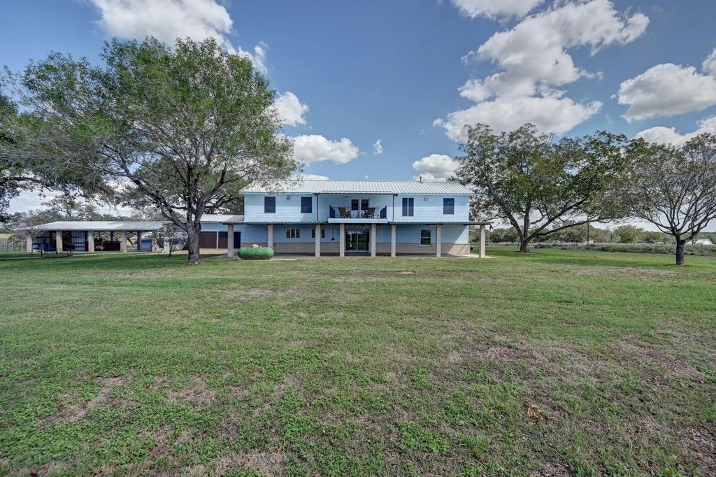 2927 County Road 240, Hallettsville