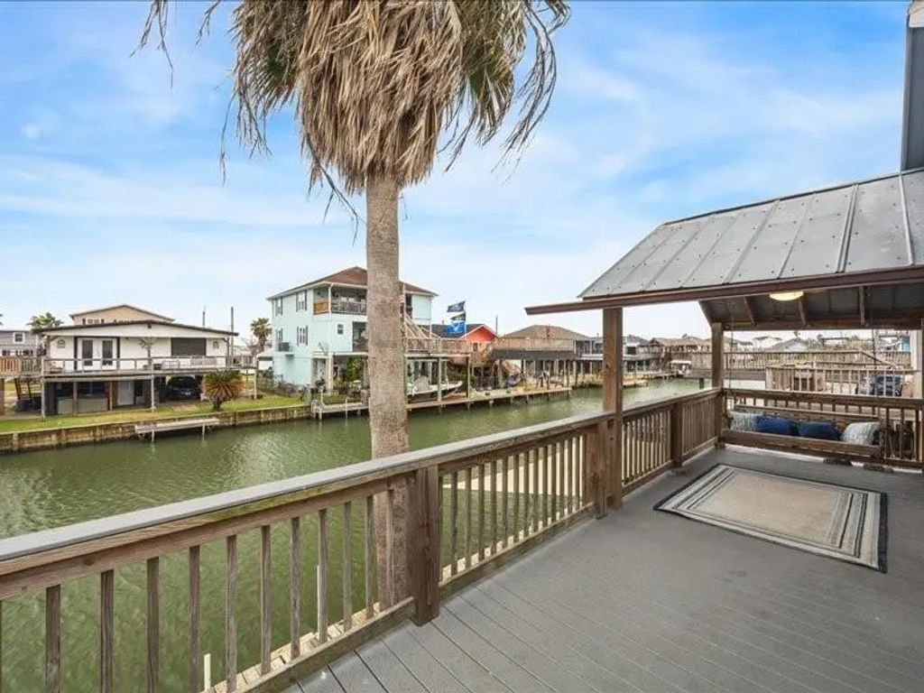 85 Bayou Vista Drive, Hitchcock