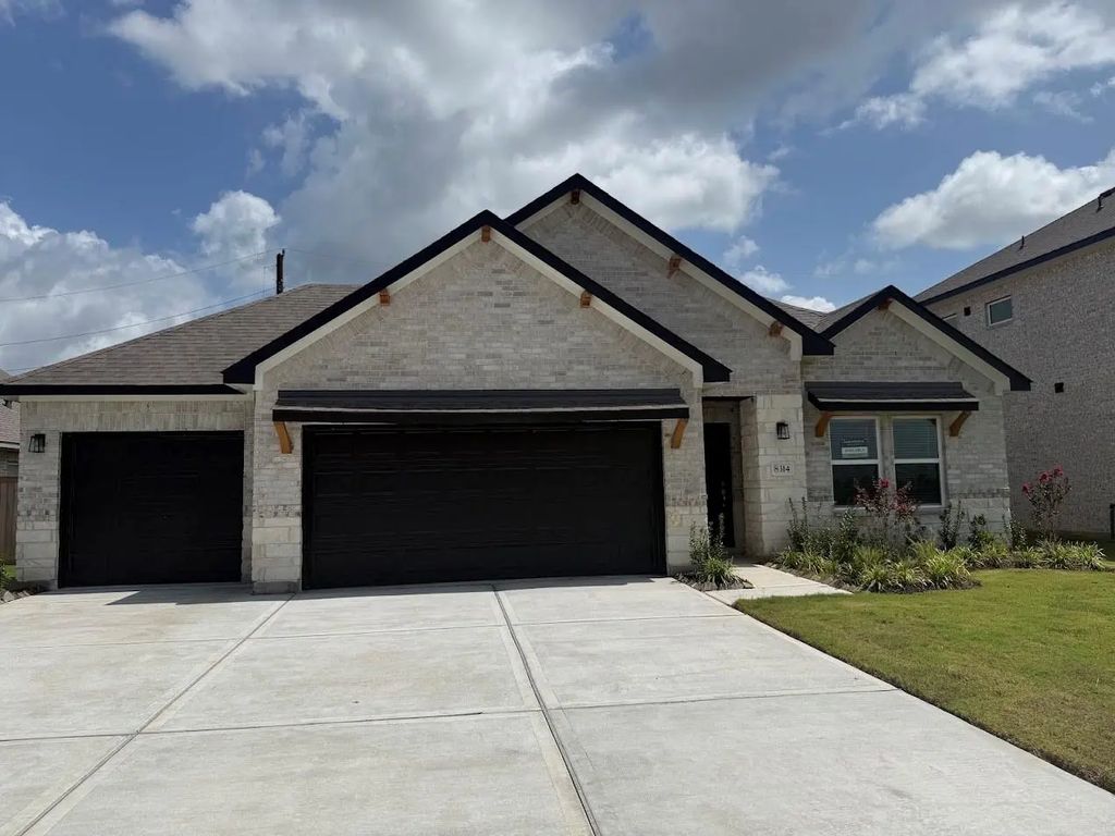 3134 Emerald Hill Dr, Angleton