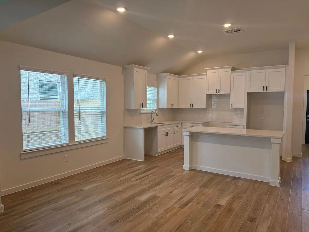 3134 Emerald Hill Dr, Angleton