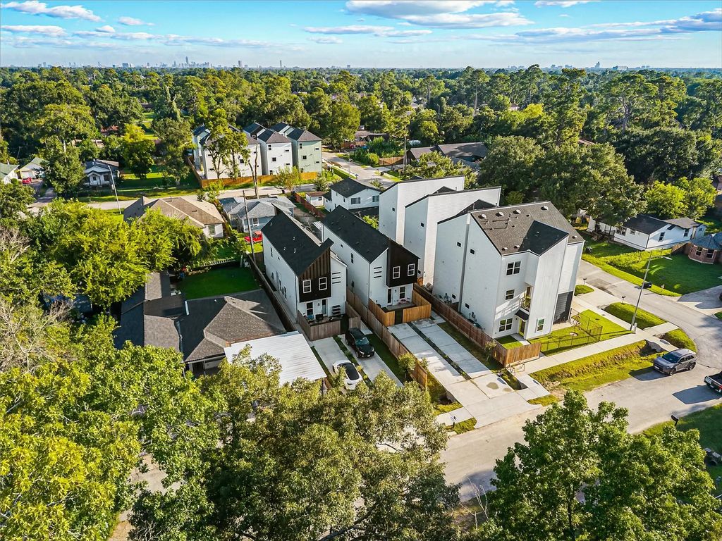 2477 Carmel Street, Houston