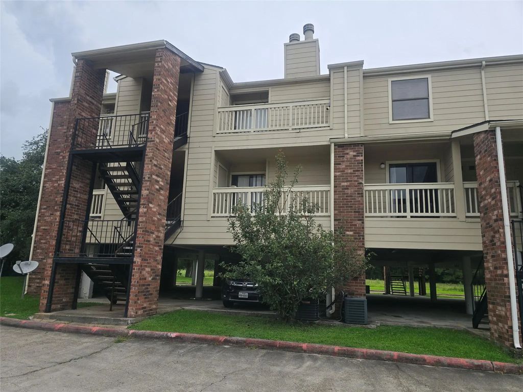 2501 Gulf Freeway 249d, Dickinson