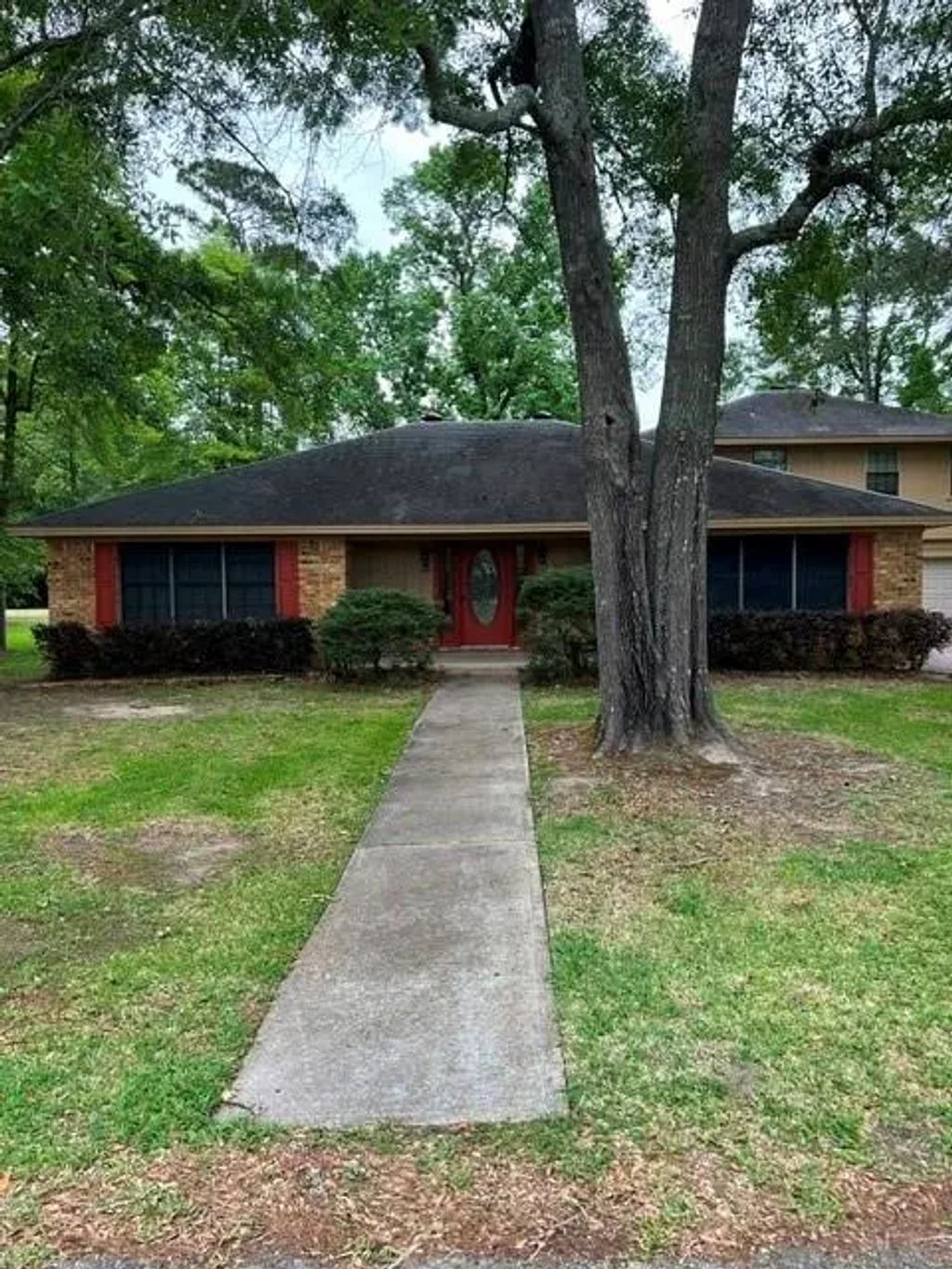 121 Water Oak, Village Mills