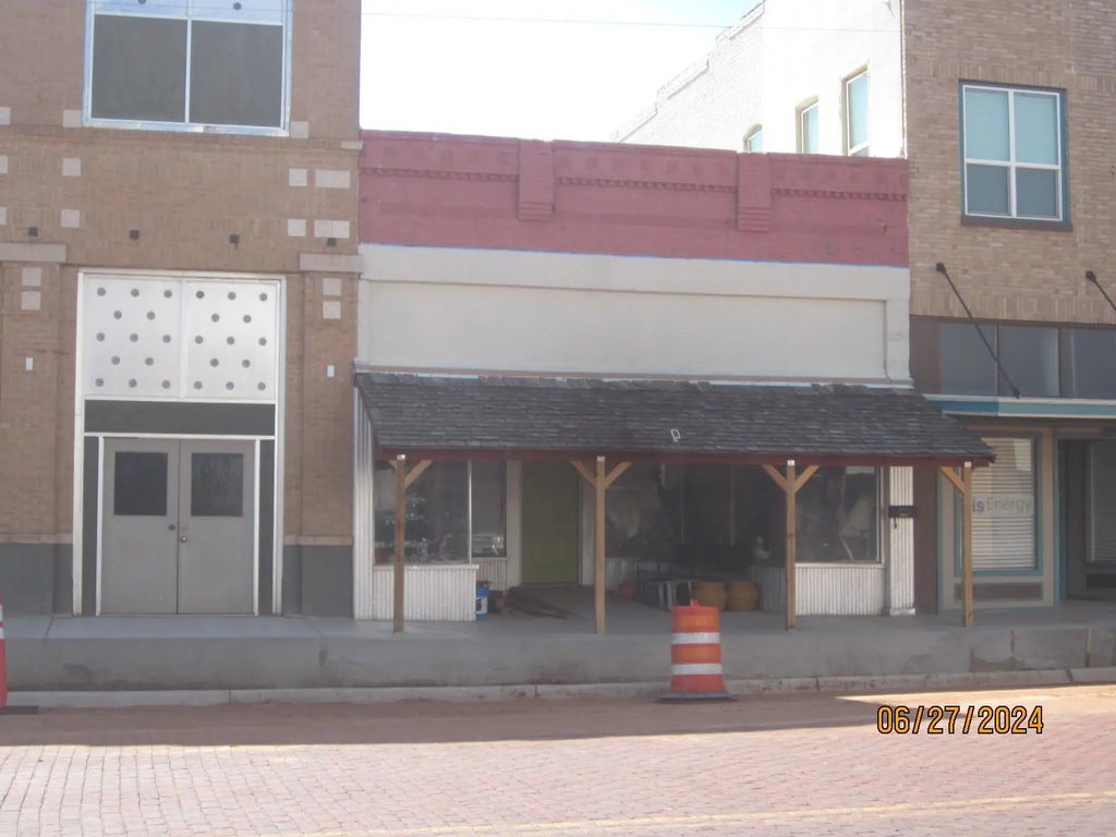 203 N Main Street, Childress