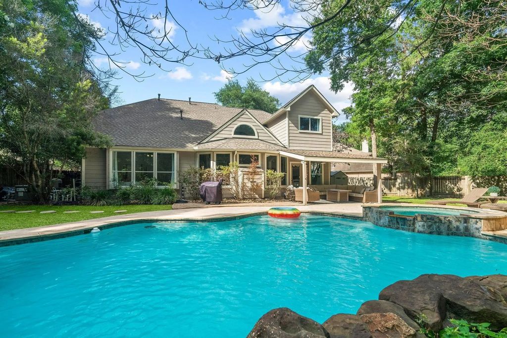 2 Hobbit Glen Drive, The Woodlands
