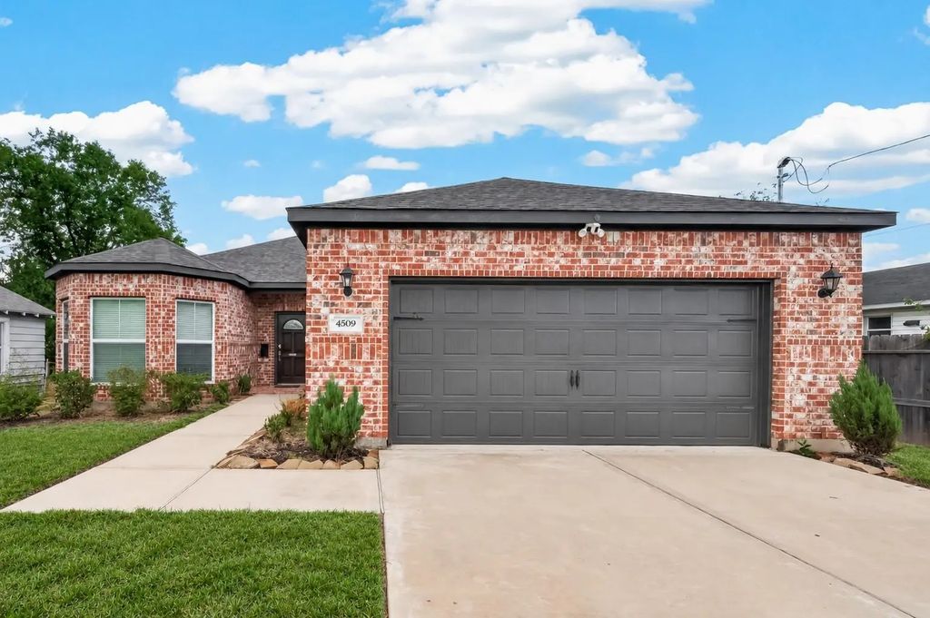 4509 Davenport Street, Houston