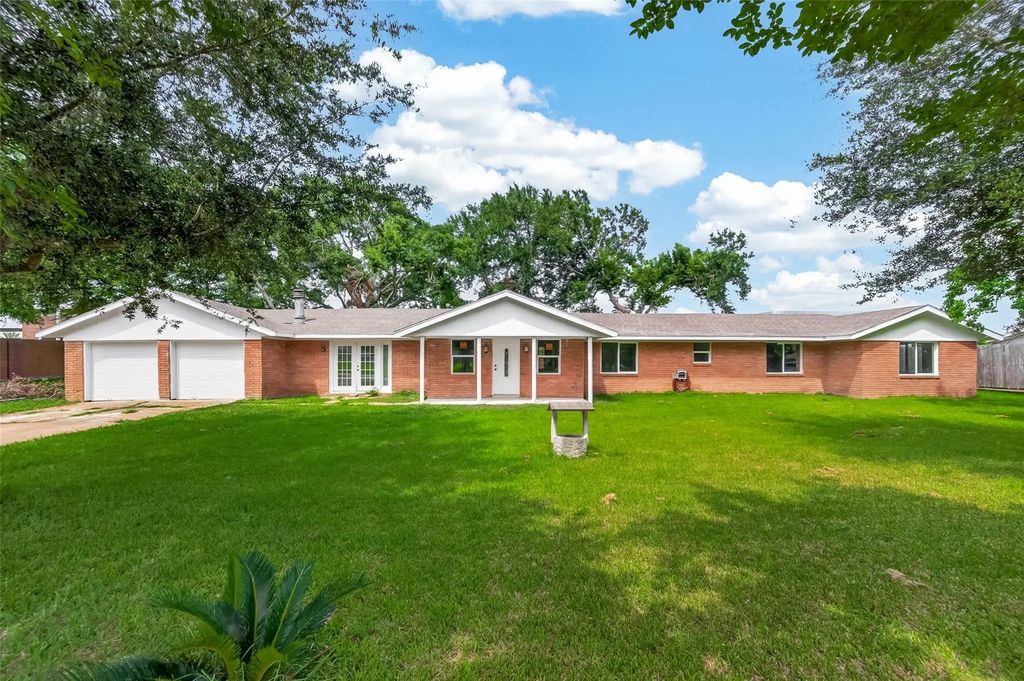 18219 Kings Lynn Street, Webster