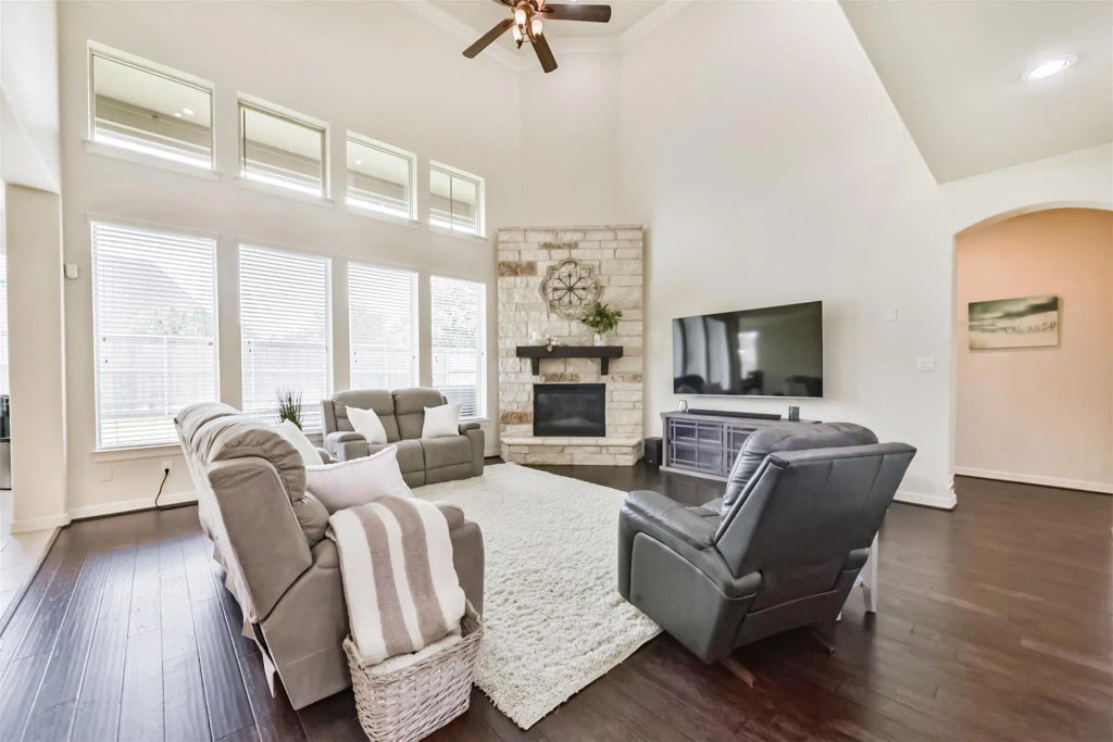 902 Longleaf Court, Friendswood