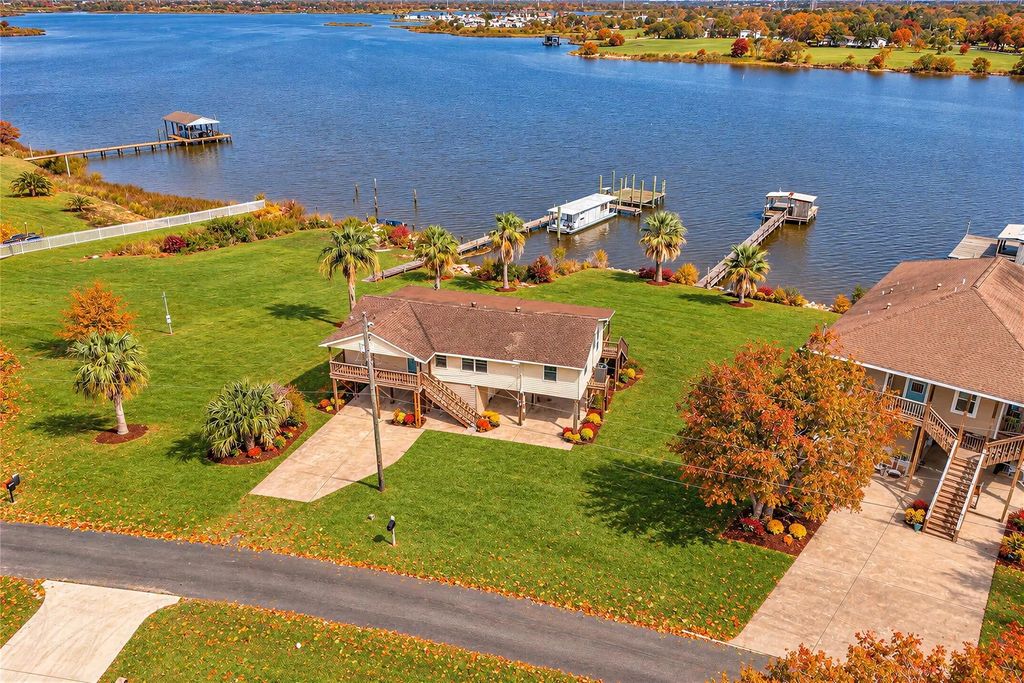 8805 Harbour Drive, Dickinson