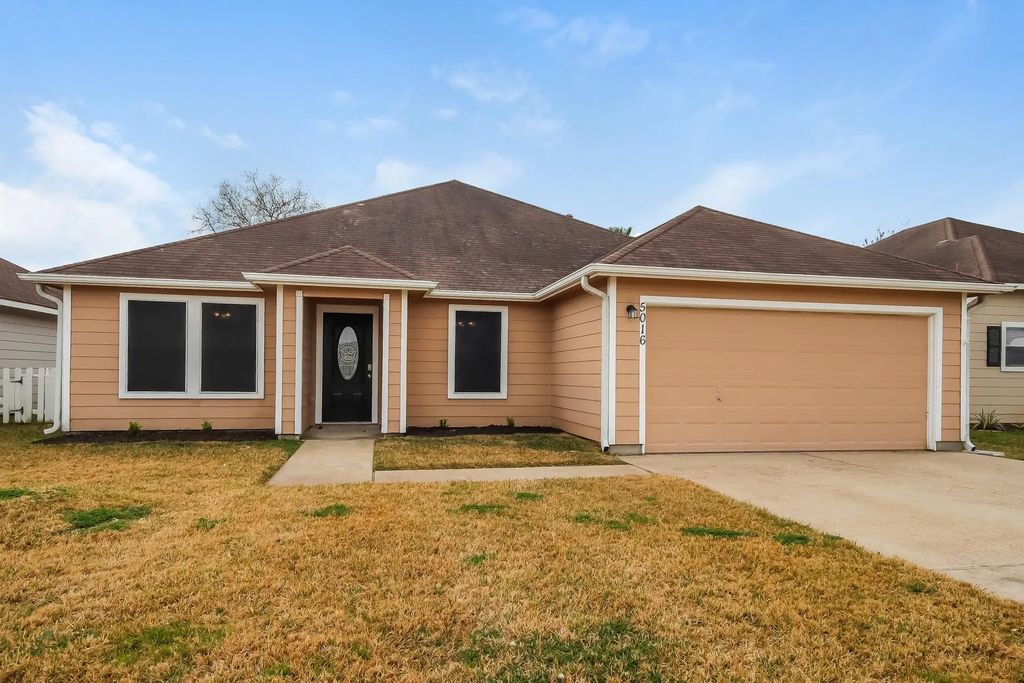 5016 Asia Lane, Dickinson