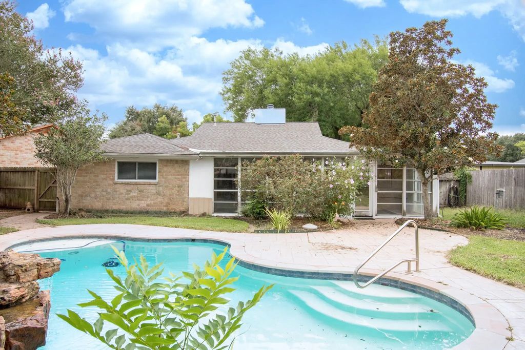 2507 Sage Brush Lane, Sugar Land